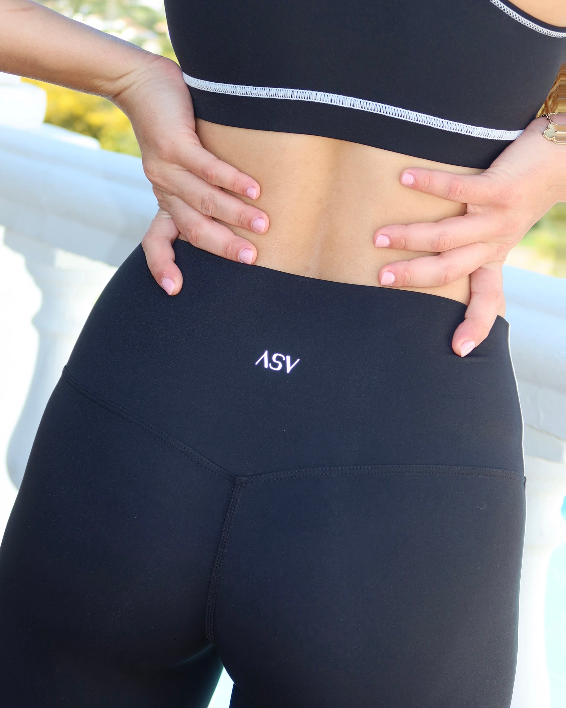 ESSENCE MID RISE LEGGINGS - BLACK