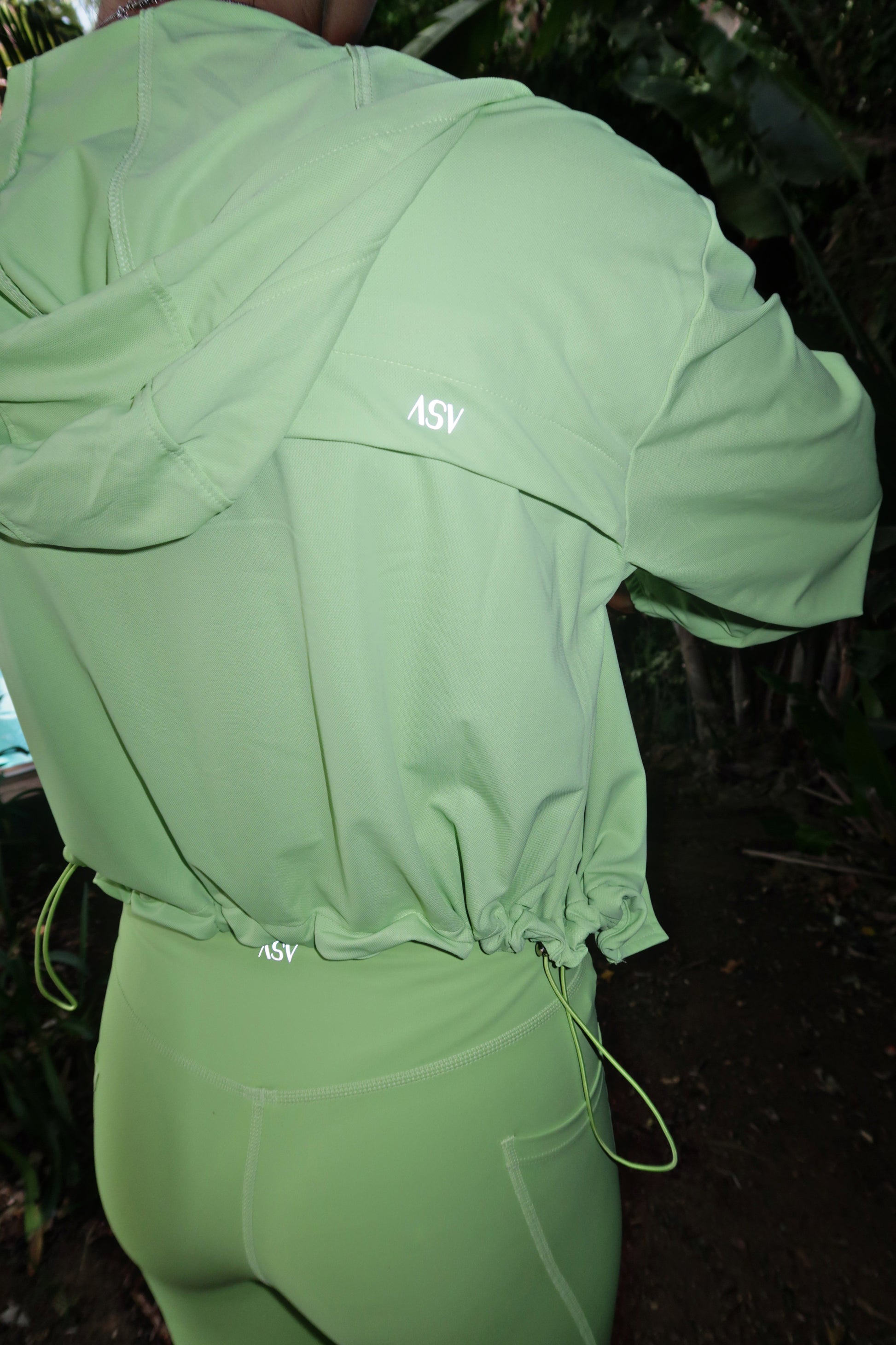 ESSENTIAL CROPPED JACKET